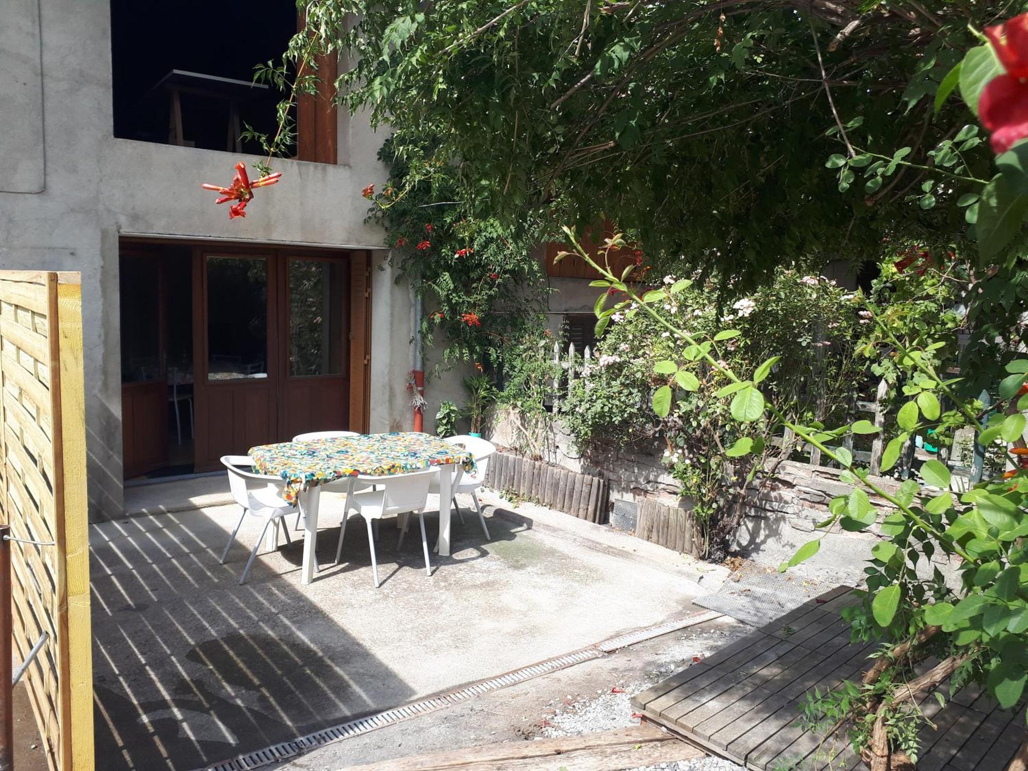 Le Des Fleurs, De 2 A 4 Personnes Apartment Crots