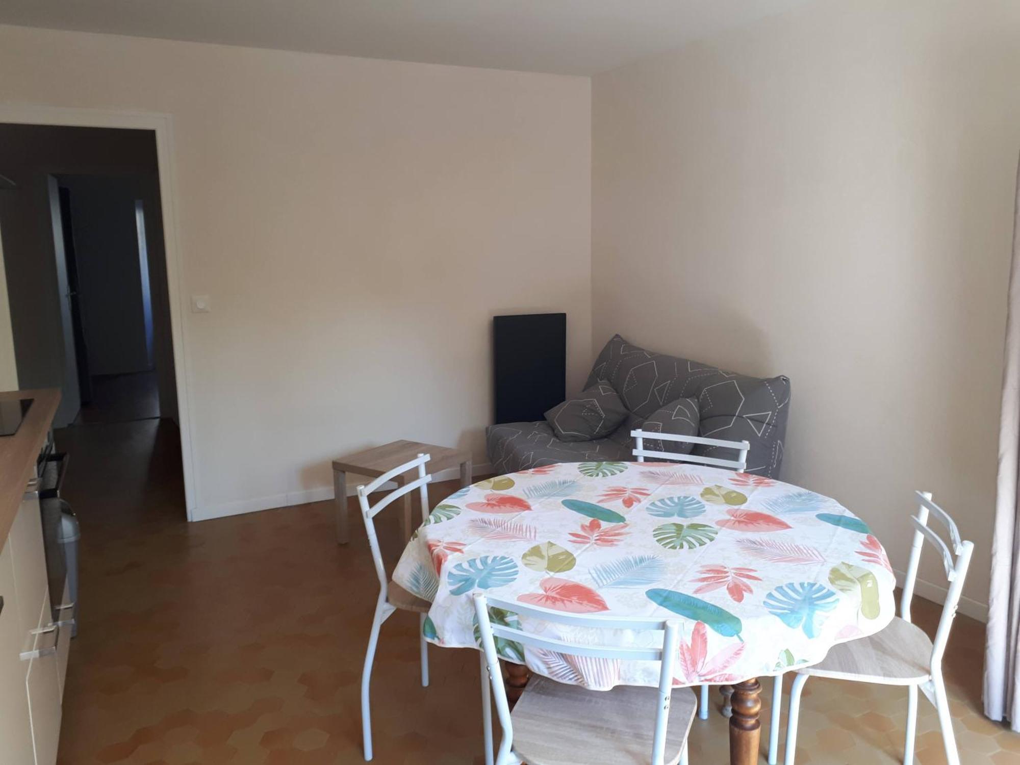 Le Des Fleurs,jusqu'a 4 Personnes Crots